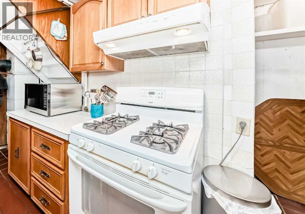 Single Family House 4 Level for Sale in  Fullerton Road SE Fairview Calgary 