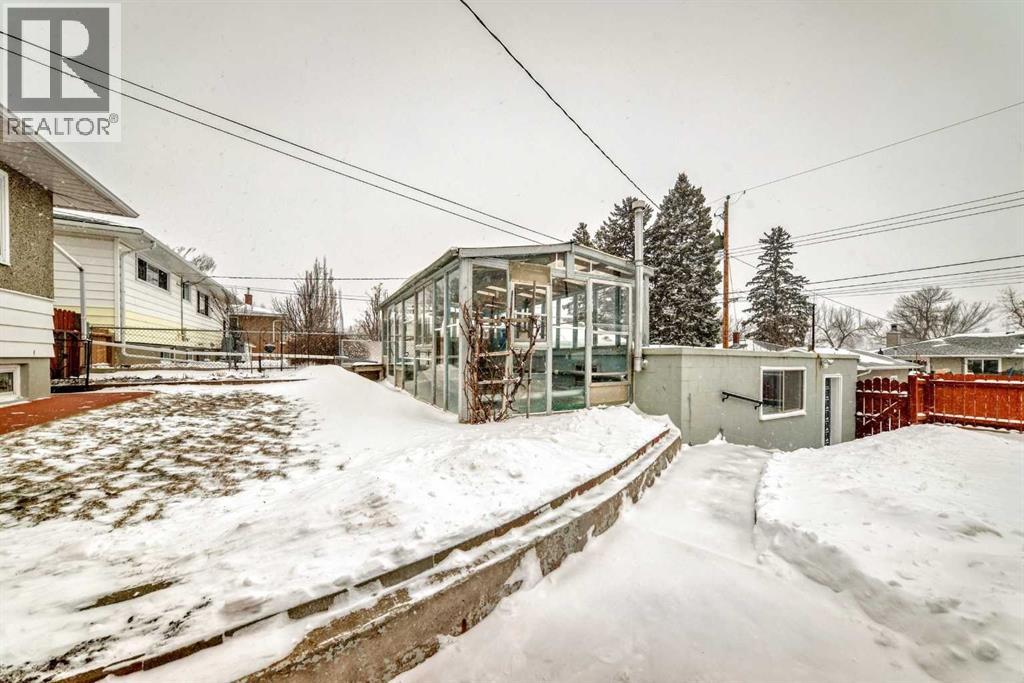 Single Family House 4 Level for Sale in  Fullerton Road SE Fairview Calgary 