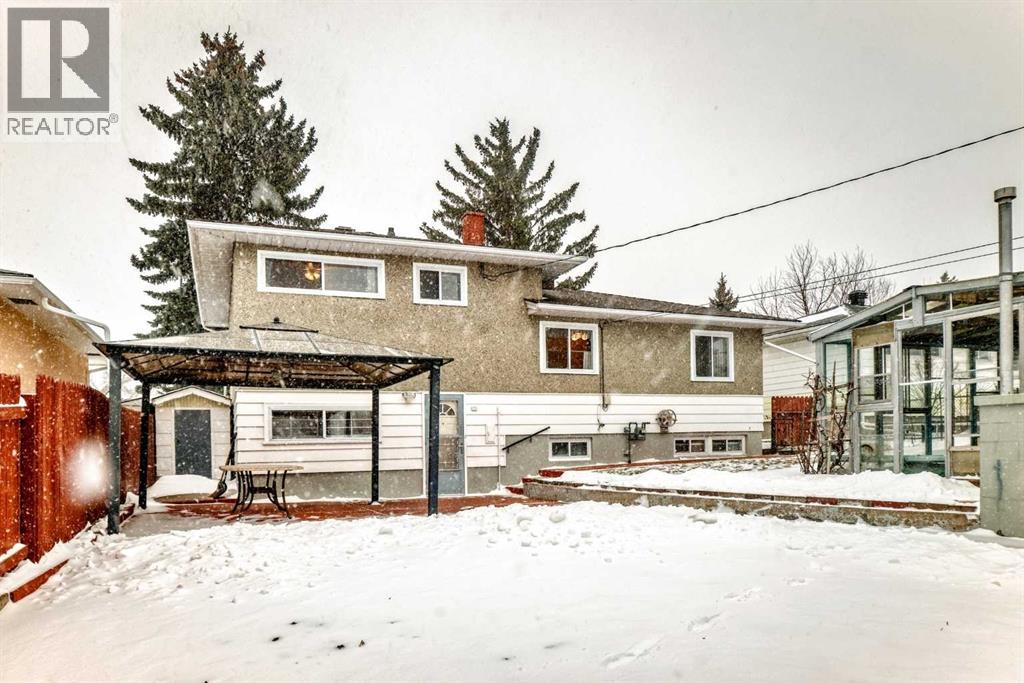 Single Family House 4 Level for Sale in  Fullerton Road SE Fairview Calgary 