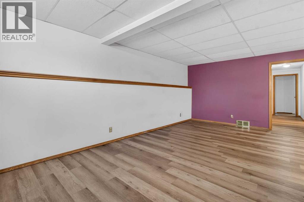 Single Family House Bi-level for Sale in  Erin Circle SE Erin Woods Calgary 