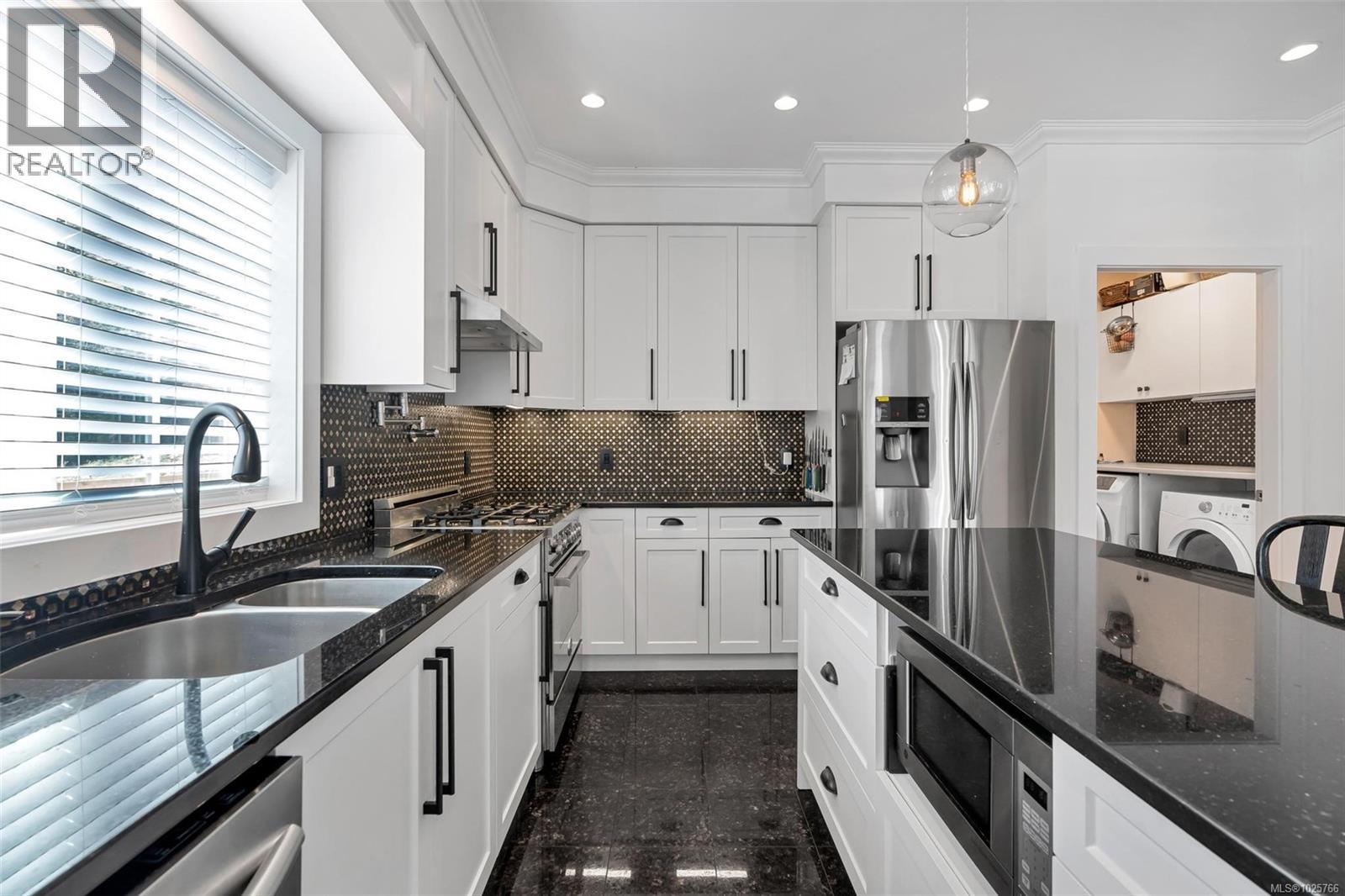  3447 Resolution Way, Colwood