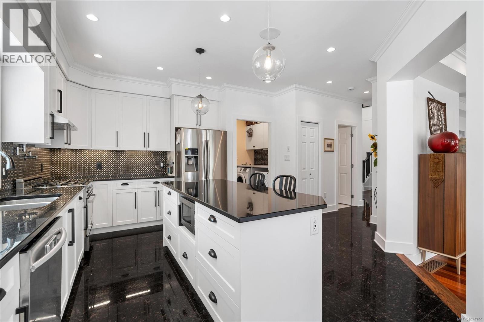  3447 Resolution Way, Colwood