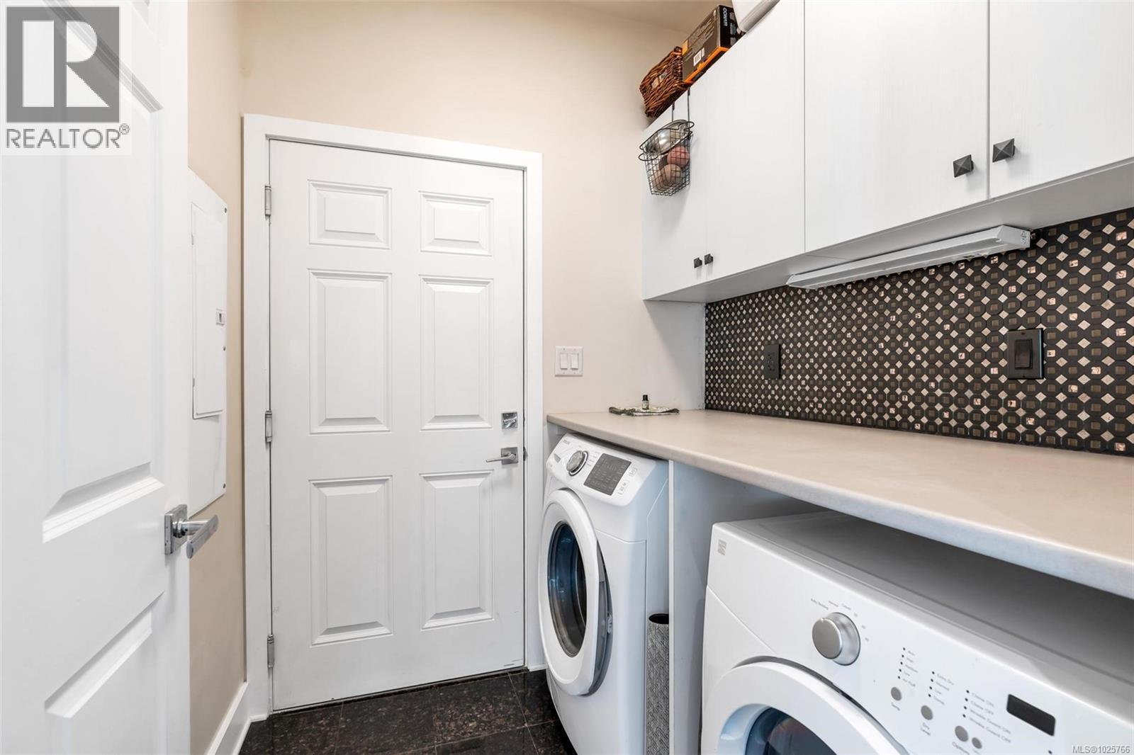  3447 Resolution Way, Colwood