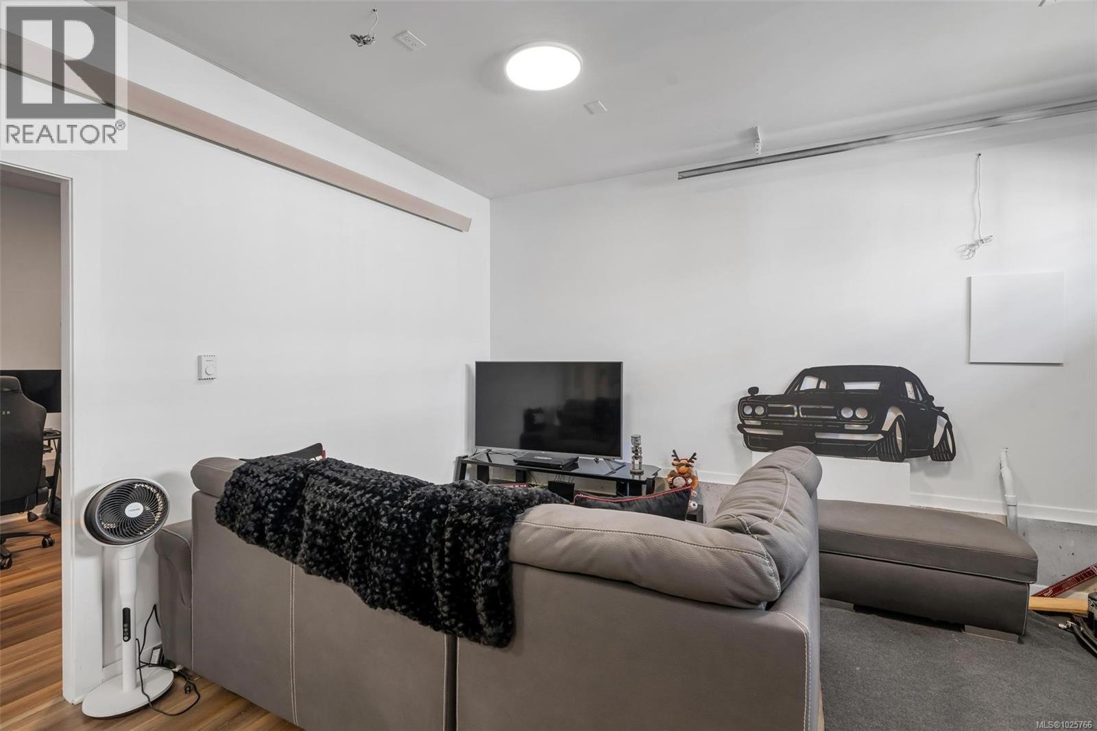  3447 Resolution Way, Colwood