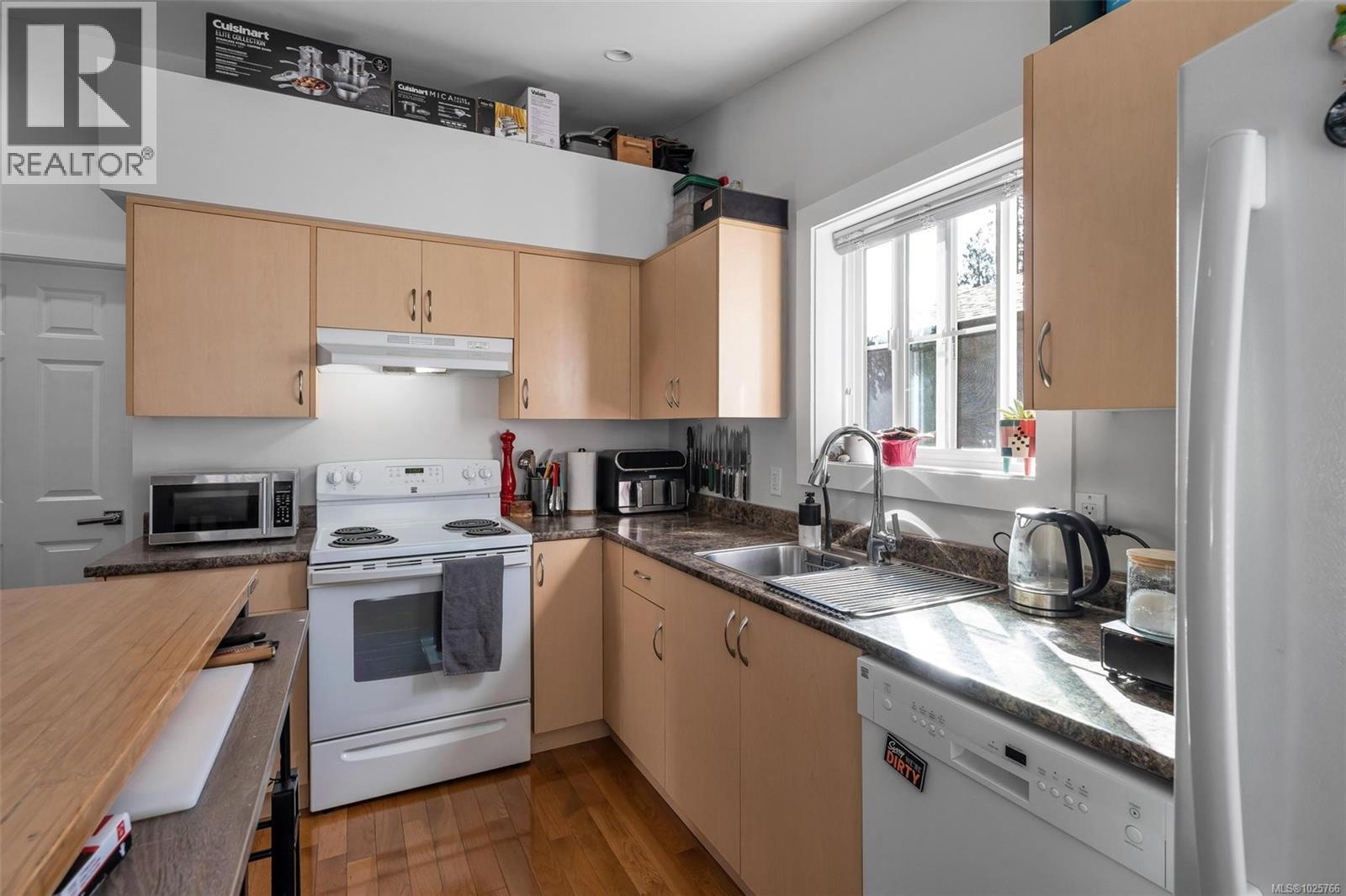  3447 Resolution Way, Colwood