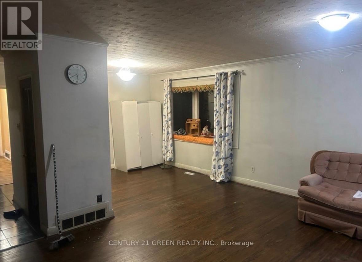 13 CRESTVIEW AVENUE - Photo 3 of 8, Brampton (Brampton East), Ontario