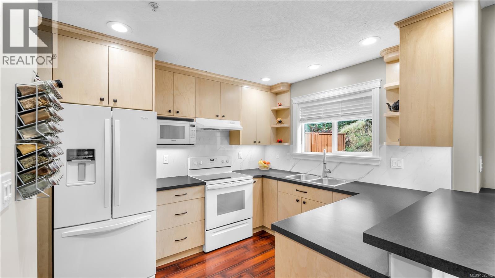 15 172 Belmont Rd, Colwood