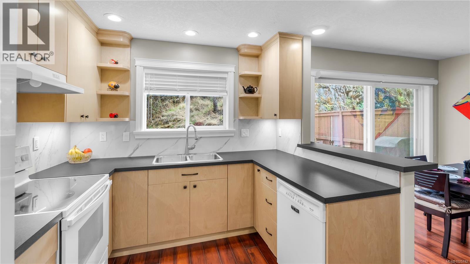 15 172 Belmont Rd, Colwood