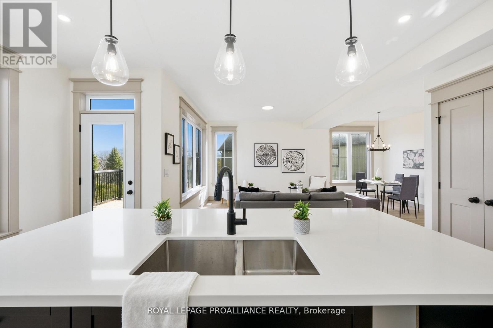 8 MERRIMAN COURT - 23