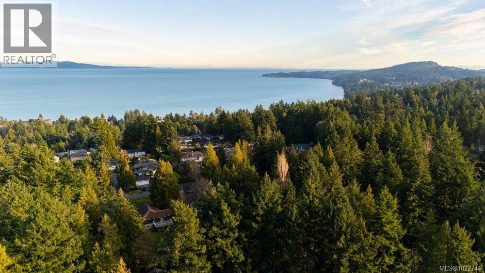  5180 Rutli Meadows Place, Saanich