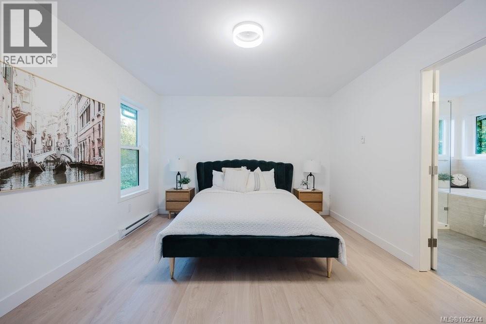  5180 Rutli Meadows Place, Saanich