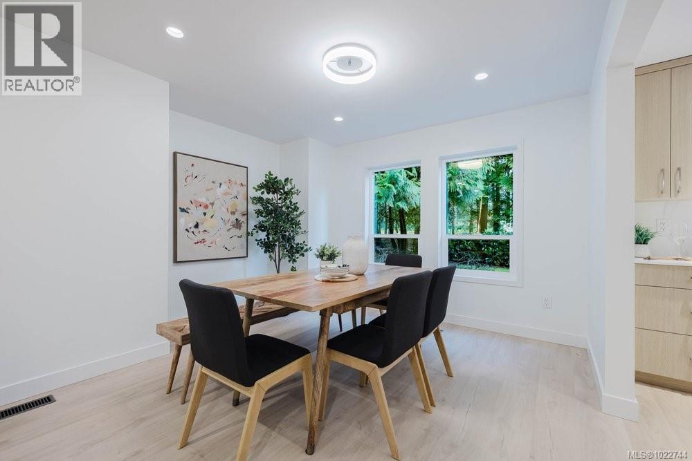  5180 Rutli Meadows Place, Saanich