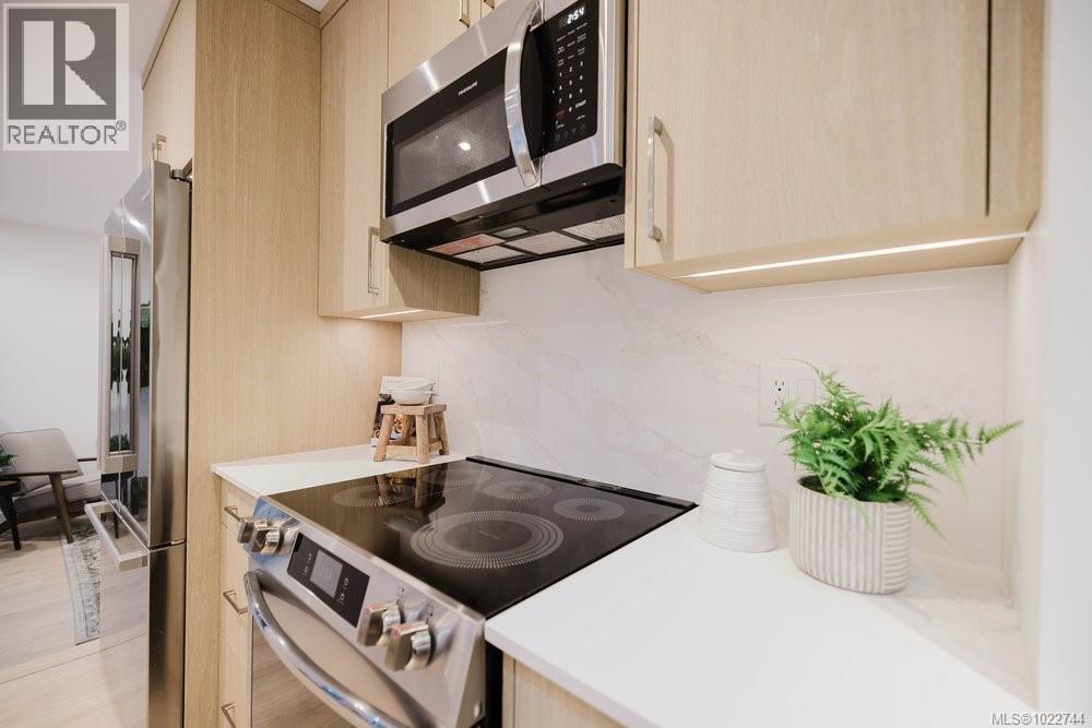  5180 Rutli Meadows Place, Saanich