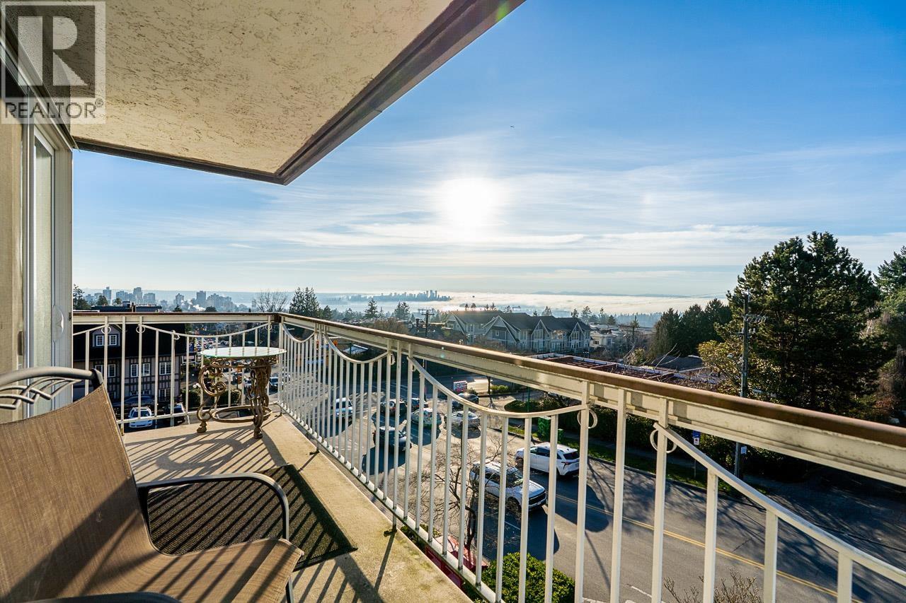 318 3080 LONSDALE AVENUE, North Vancouver