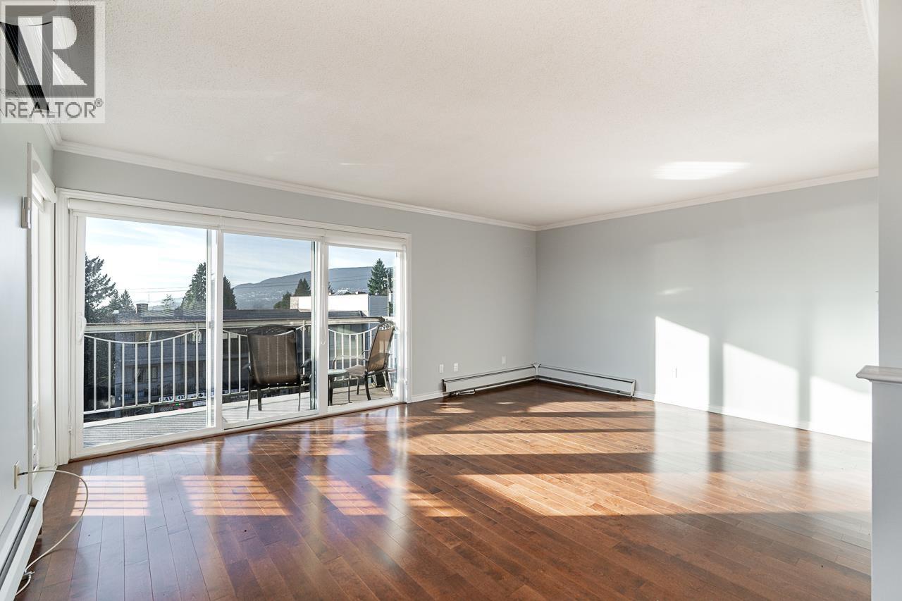 318 3080 LONSDALE AVENUE, North Vancouver