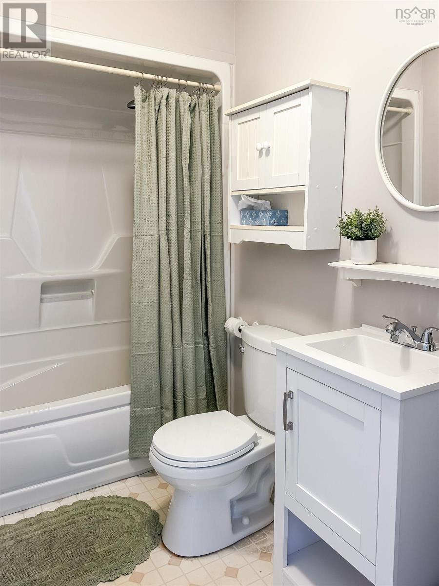 Property 17 of 33 of 939 Parkside Drive