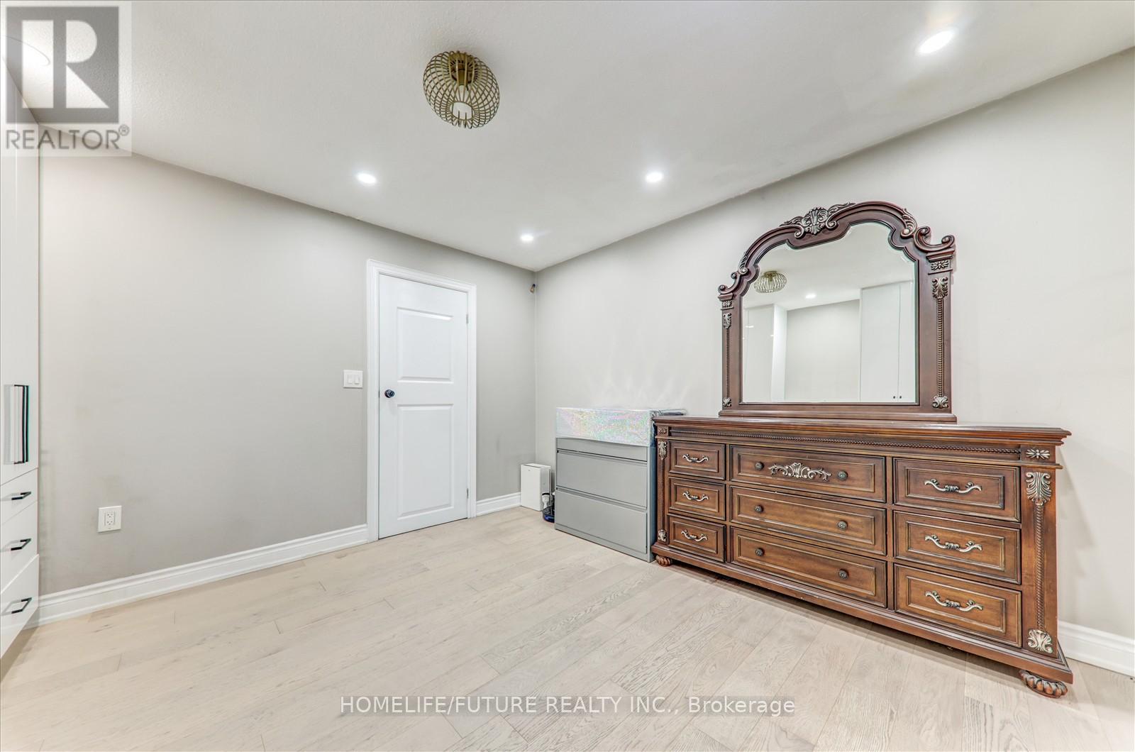 585 WILSON ROAD N - 18