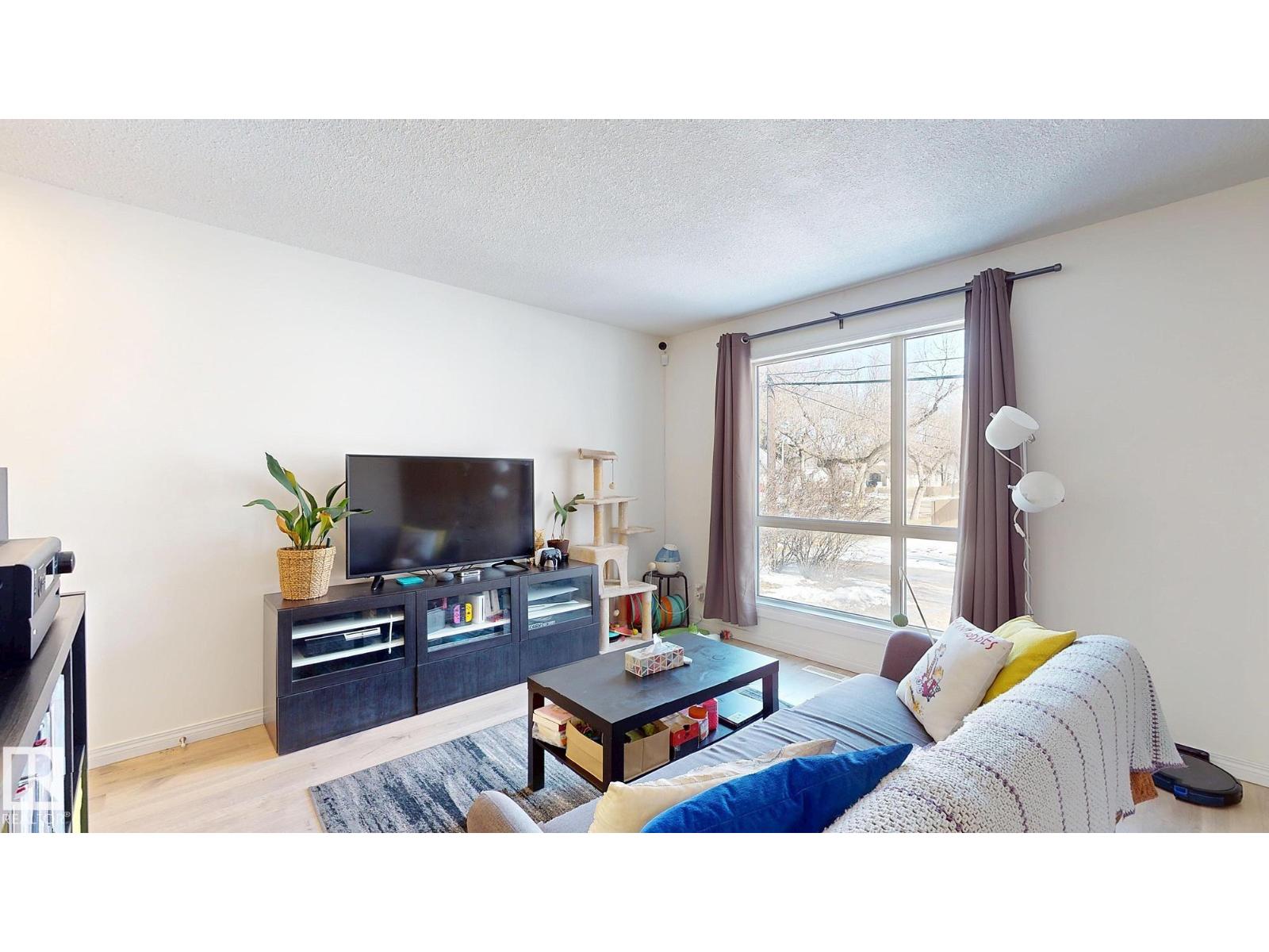 9515B 120 AV NW, Edmonton