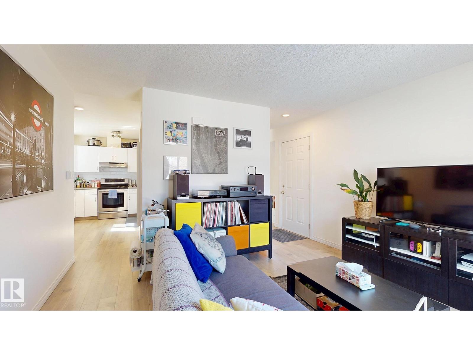 9515B 120 AV NW, Edmonton