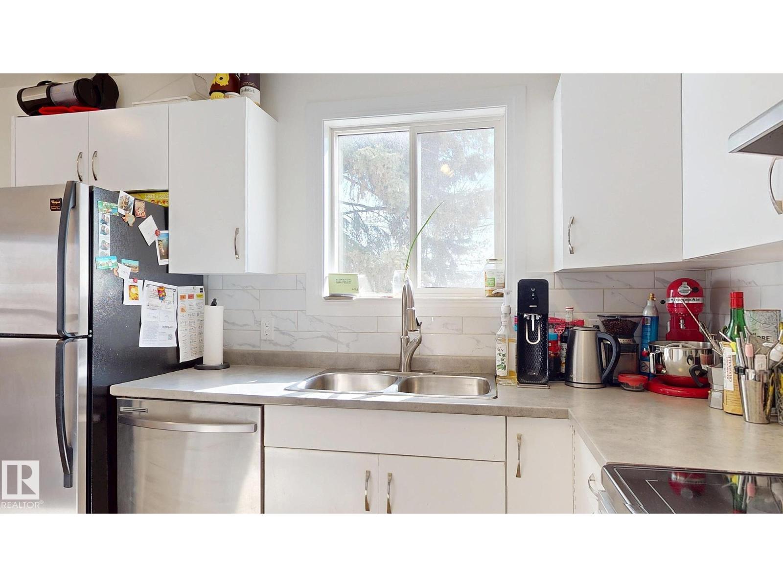 9515B 120 AV NW, Edmonton