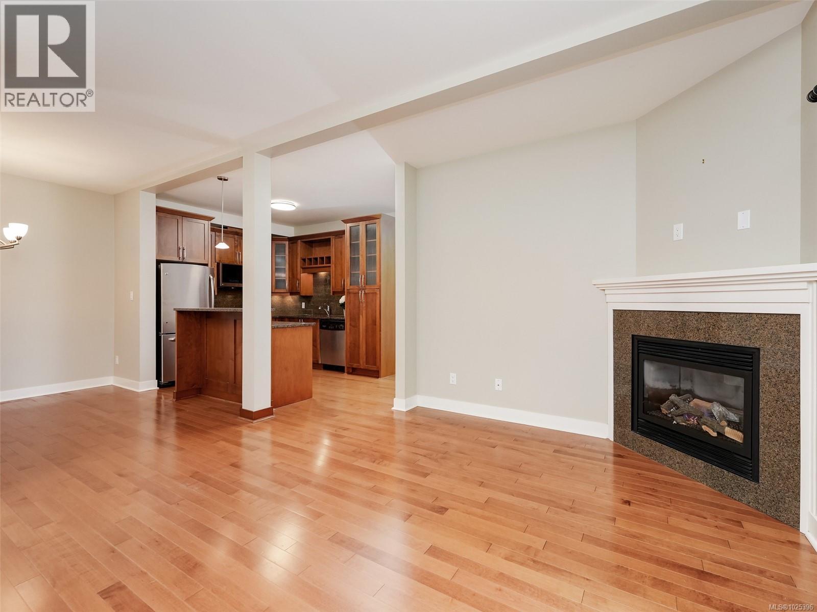 2 1217 McKenzie Street, Victoria