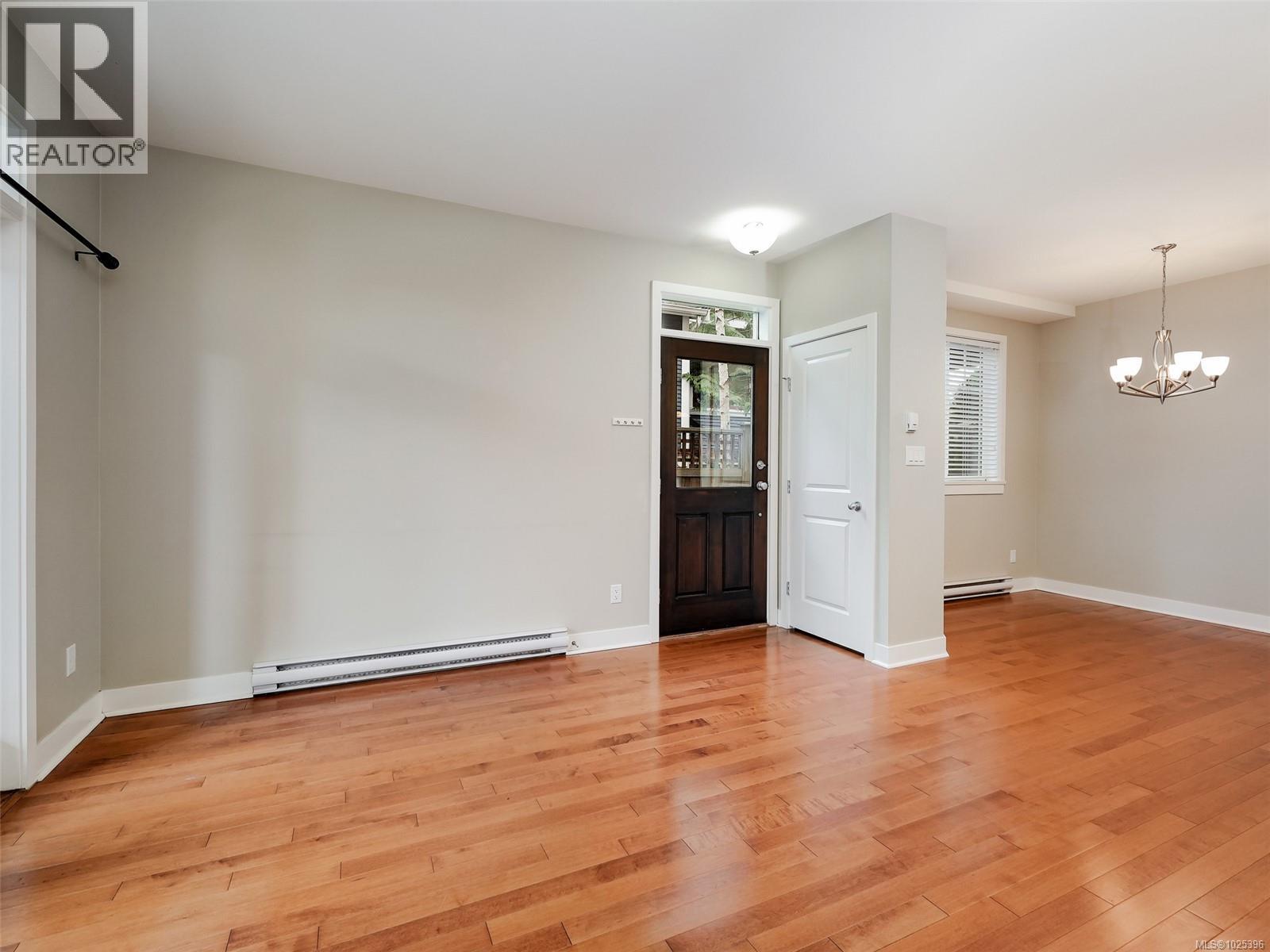 2 1217 McKenzie Street, Victoria