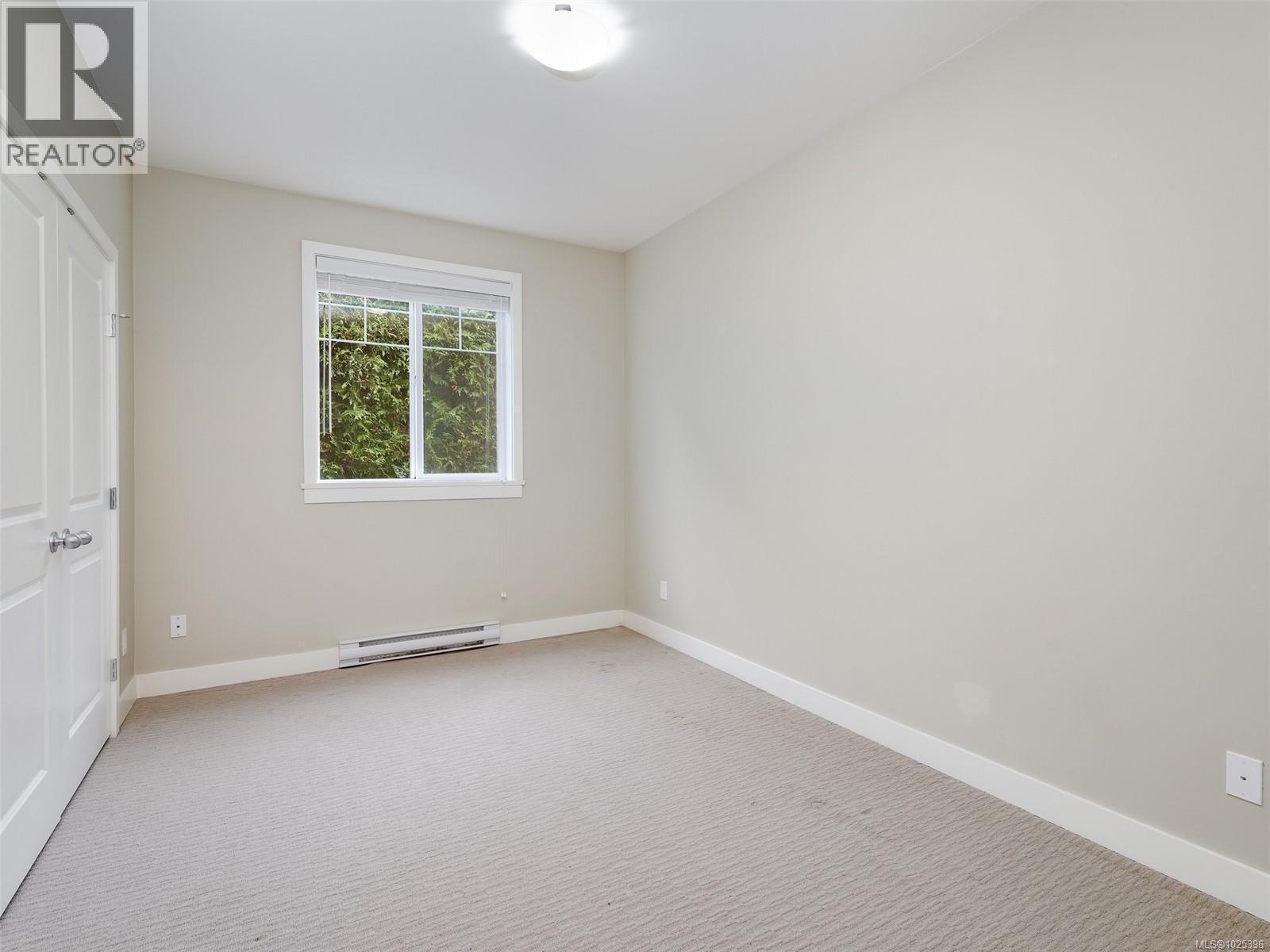 2 1217 McKenzie Street, Victoria