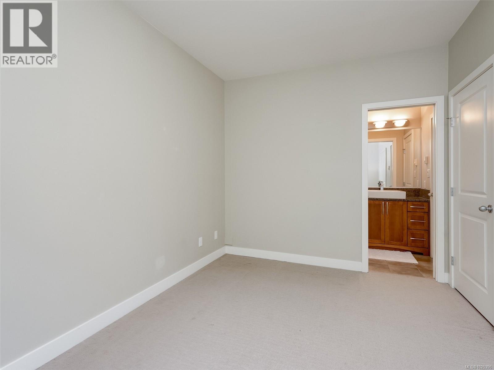 2 1217 McKenzie Street, Victoria