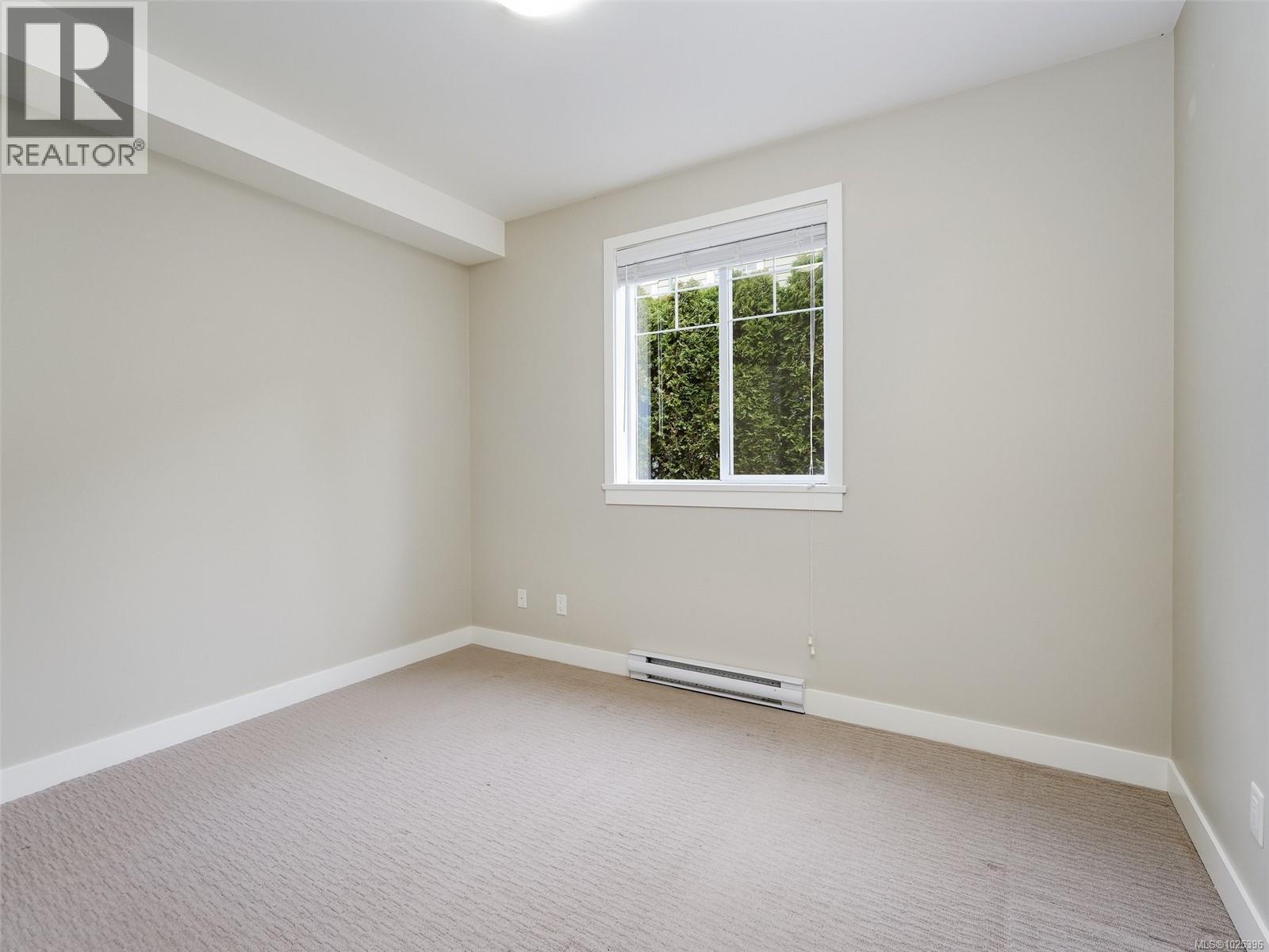 2 1217 McKenzie Street, Victoria