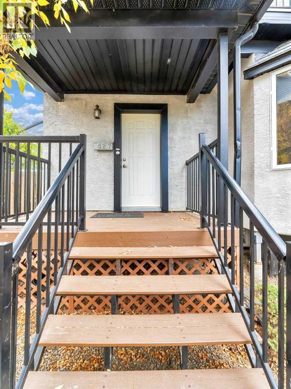 427 5 Street SE - Photo 3 of 50, Medicine Hat, Alberta