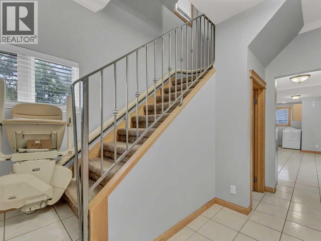 427 5 Street SE - Photo 4 of 50, Medicine Hat, Alberta