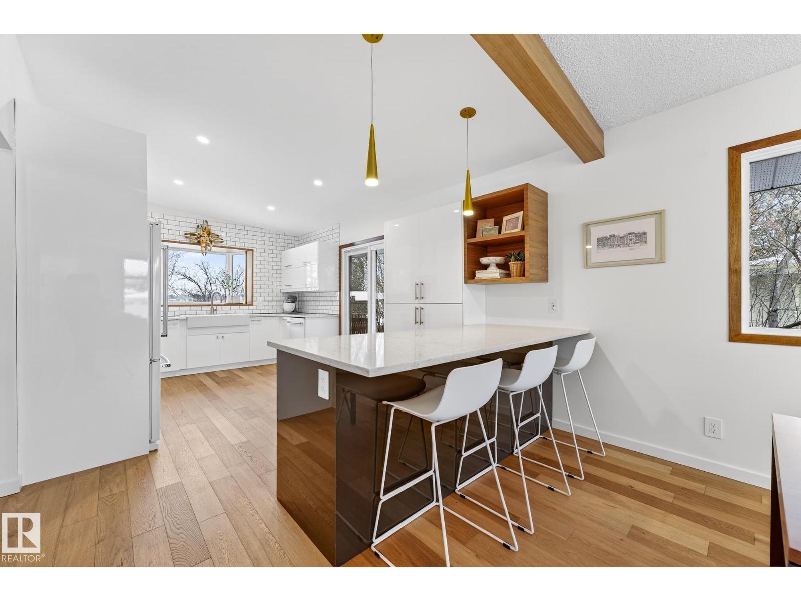 12516 52A AV NW, Edmonton