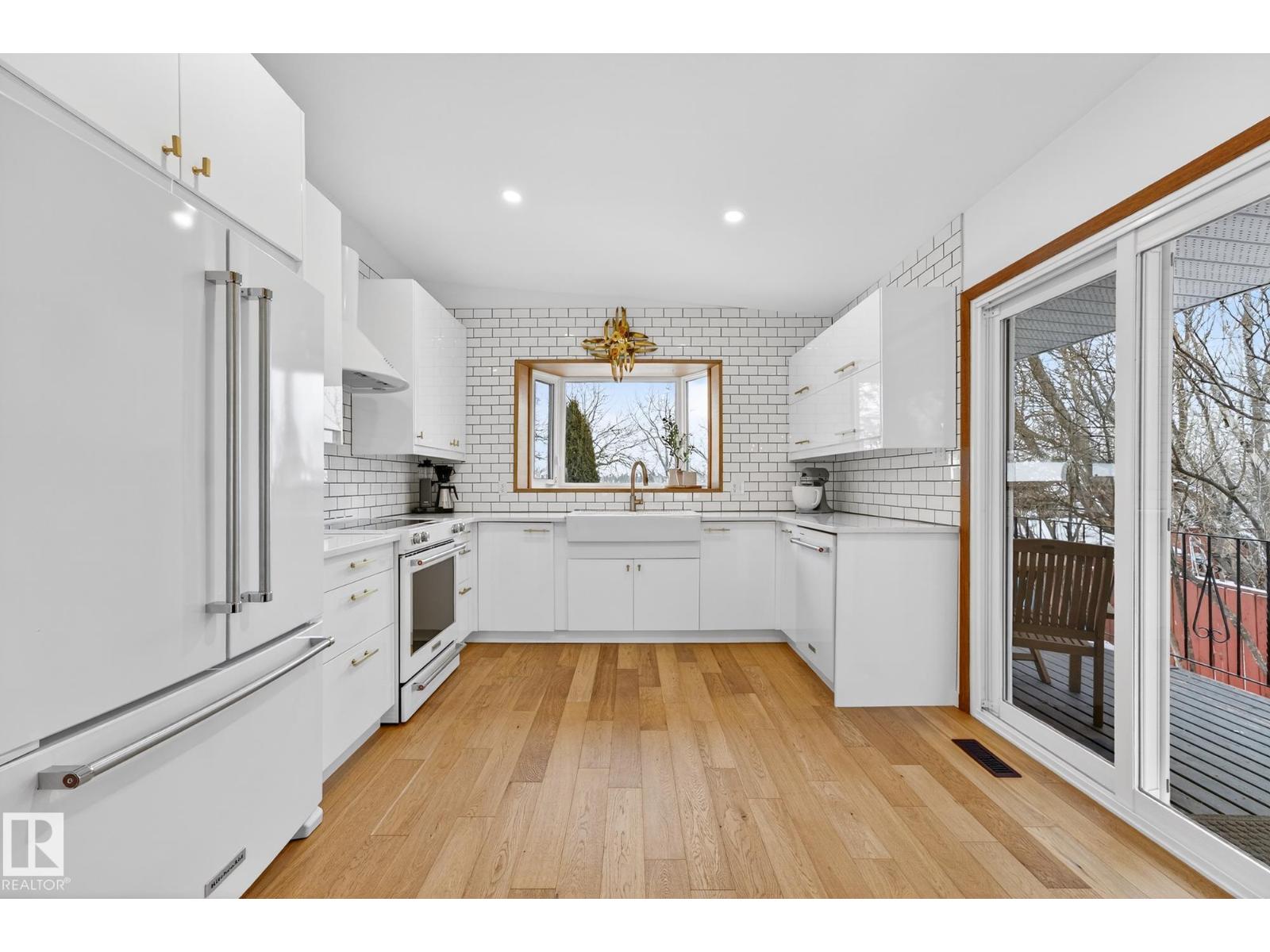 12516 52A AV NW, Edmonton