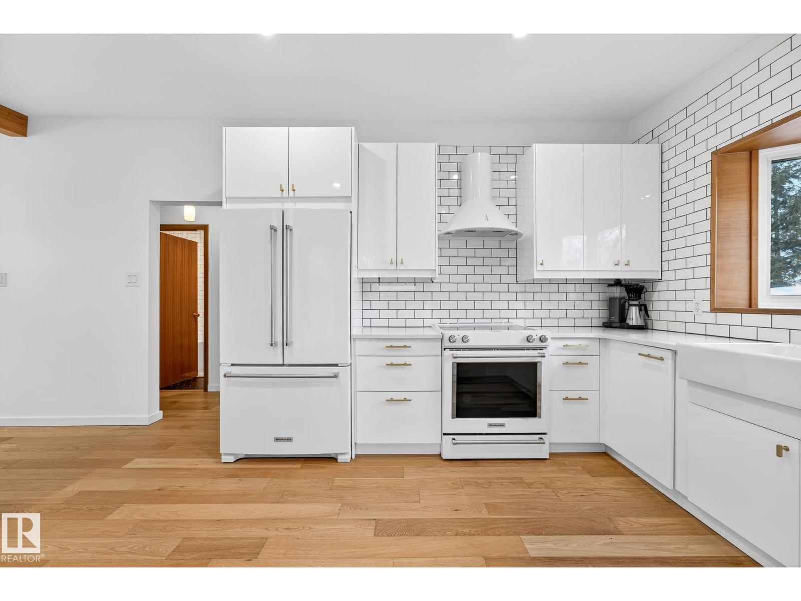 12516 52A AV NW, Edmonton