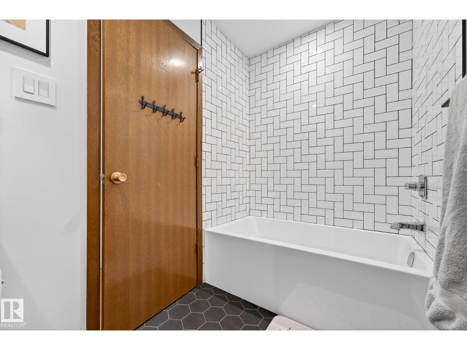 12516 52A AV NW, Edmonton