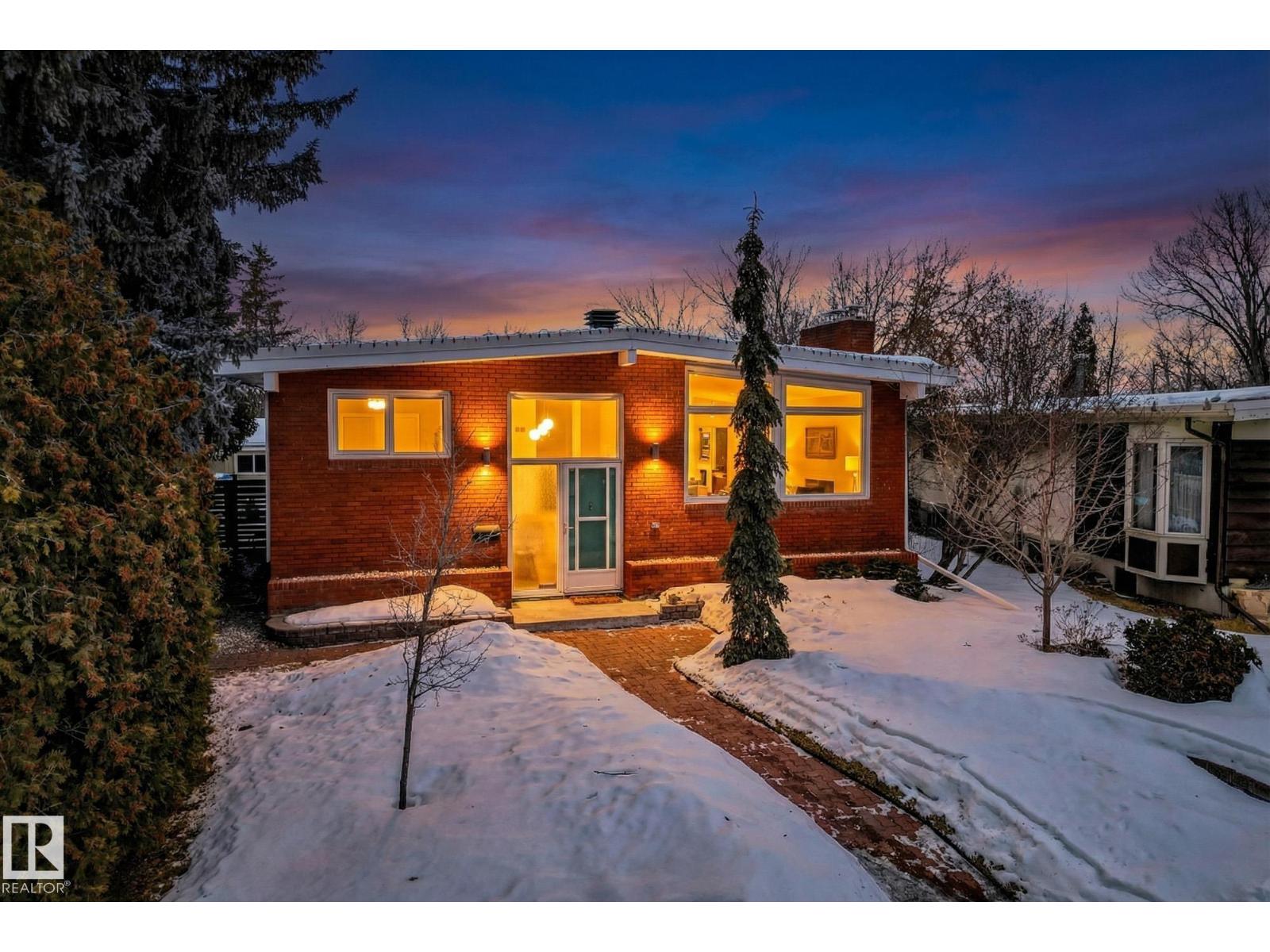 12516 52A AV NW, Edmonton