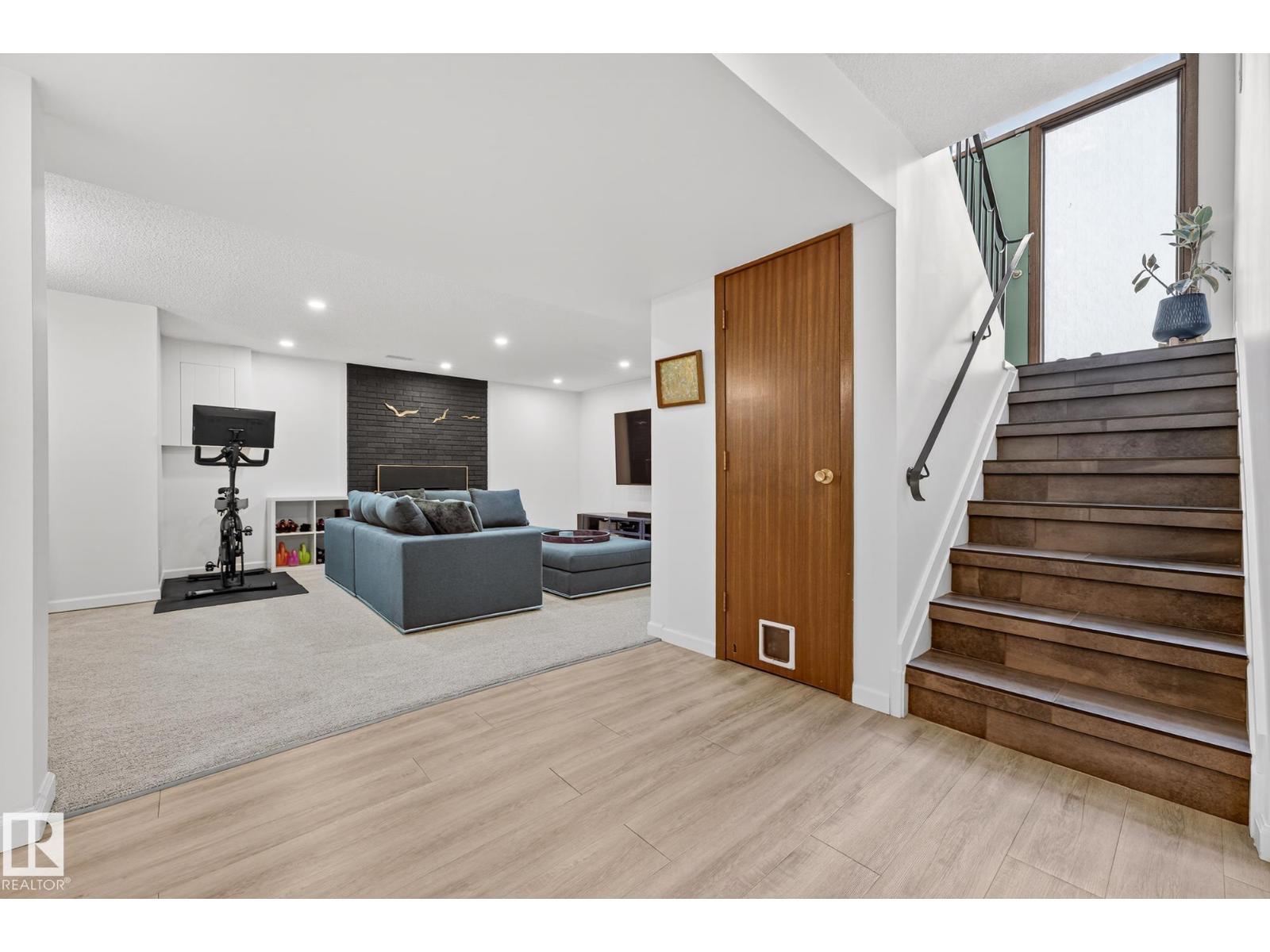 12516 52A AV NW, Edmonton