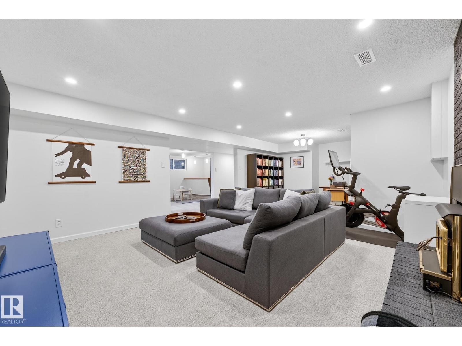 12516 52A AV NW, Edmonton