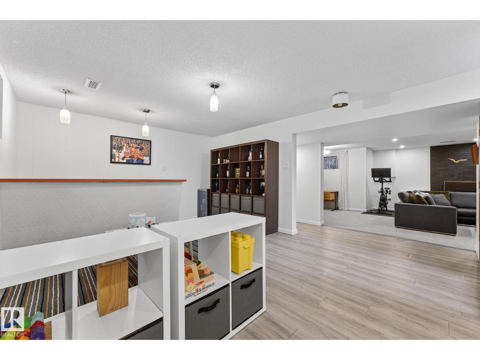 12516 52A AV NW, Edmonton