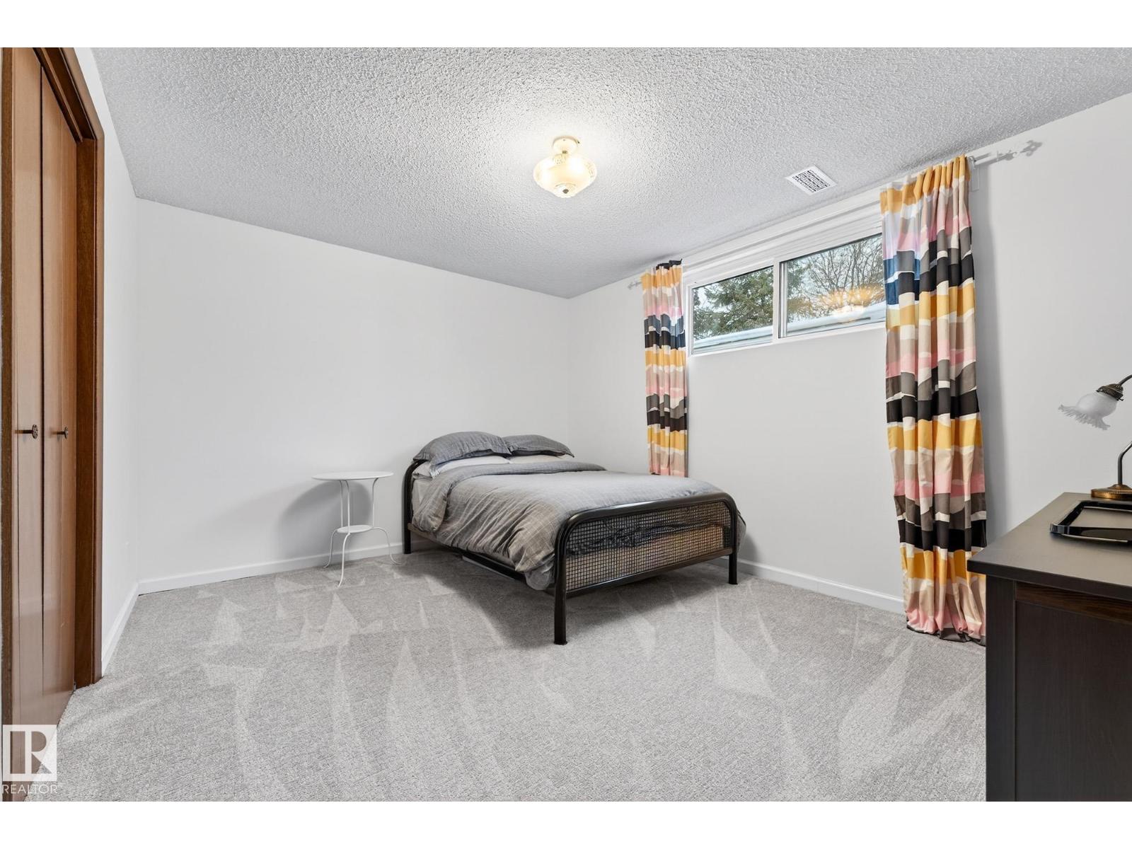 12516 52A AV NW, Edmonton