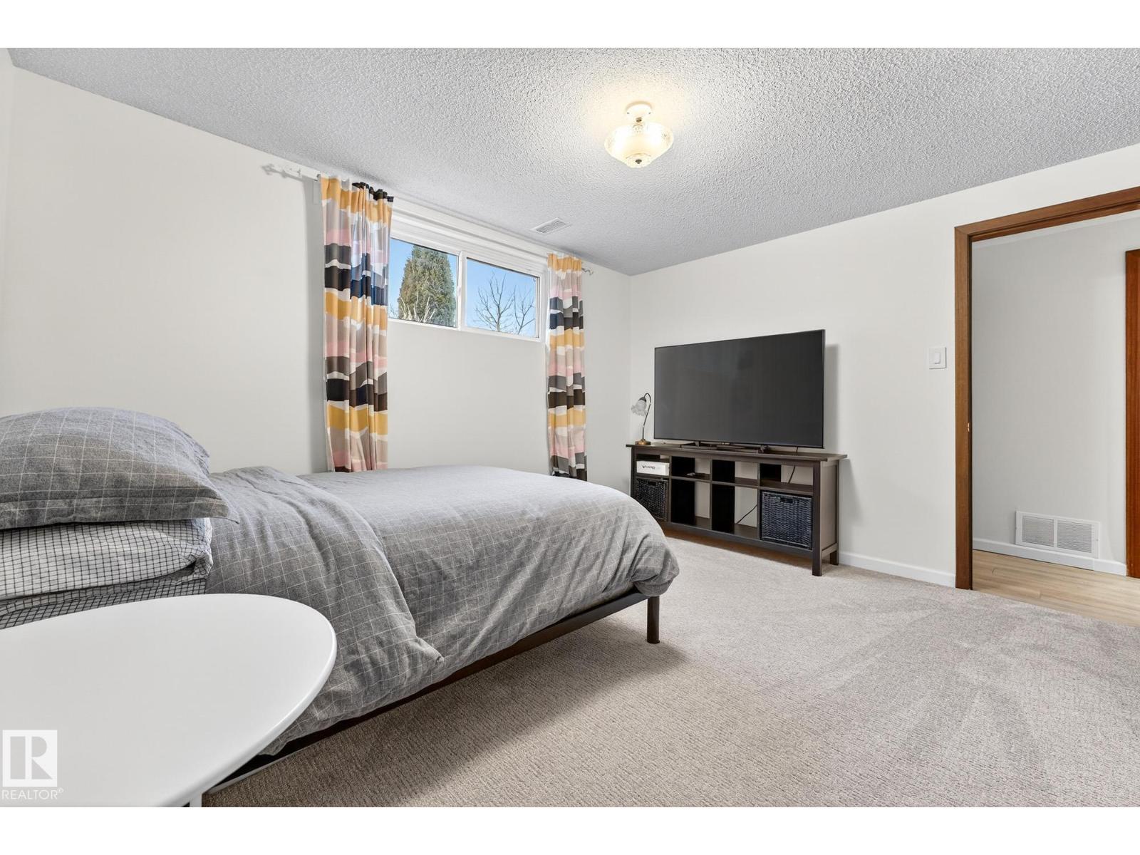 12516 52A AV NW, Edmonton