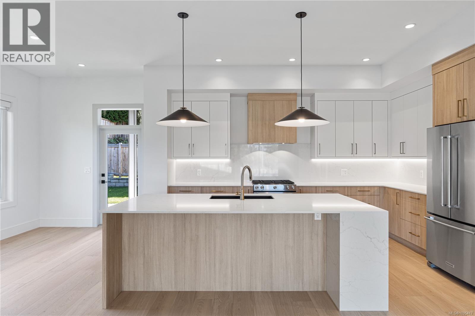 6970 Shale Rd, Lantzville