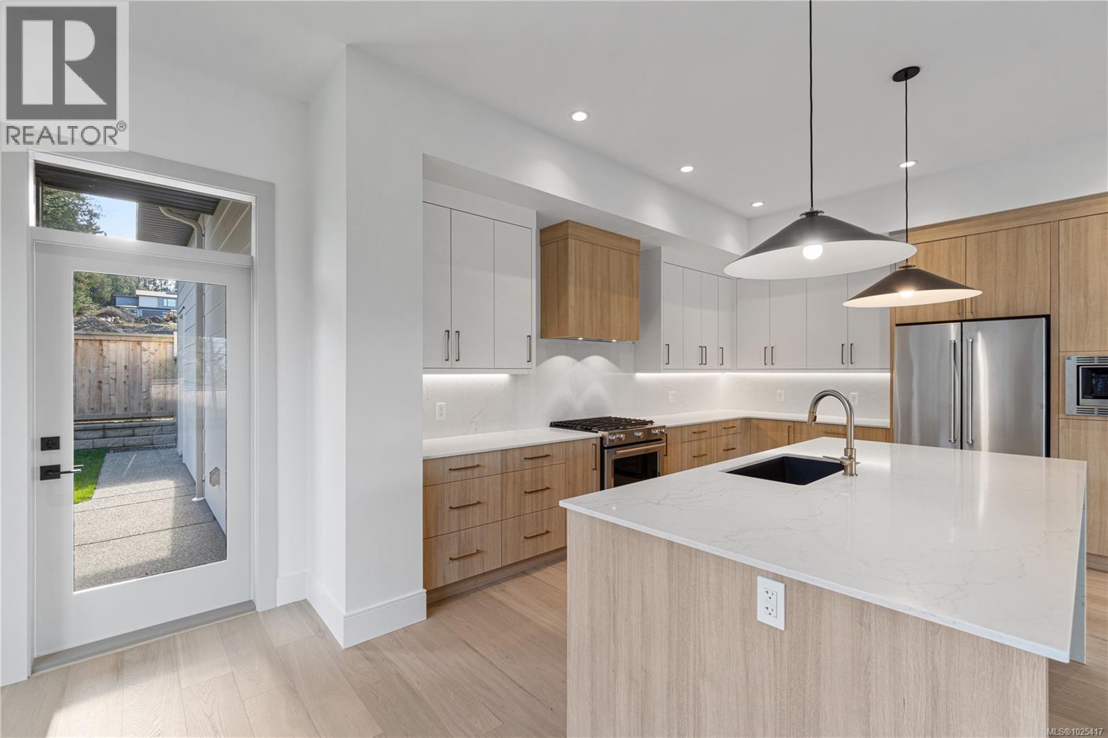 6970 Shale Rd, Lantzville