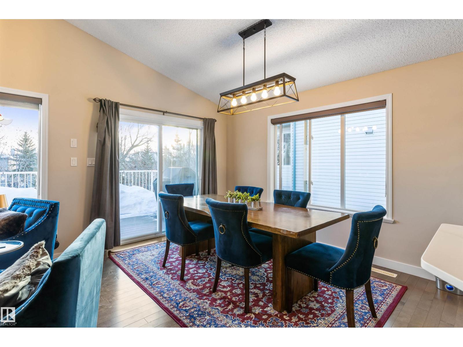 13 NEWBURY CO, St. Albert