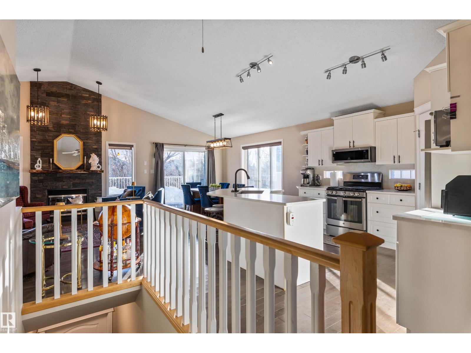 13 NEWBURY CO, St. Albert