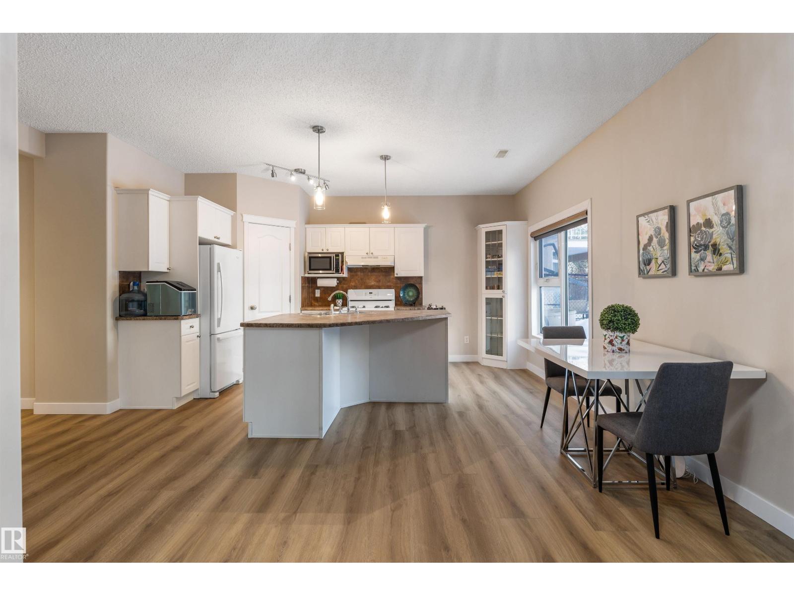 13 NEWBURY CO, St. Albert