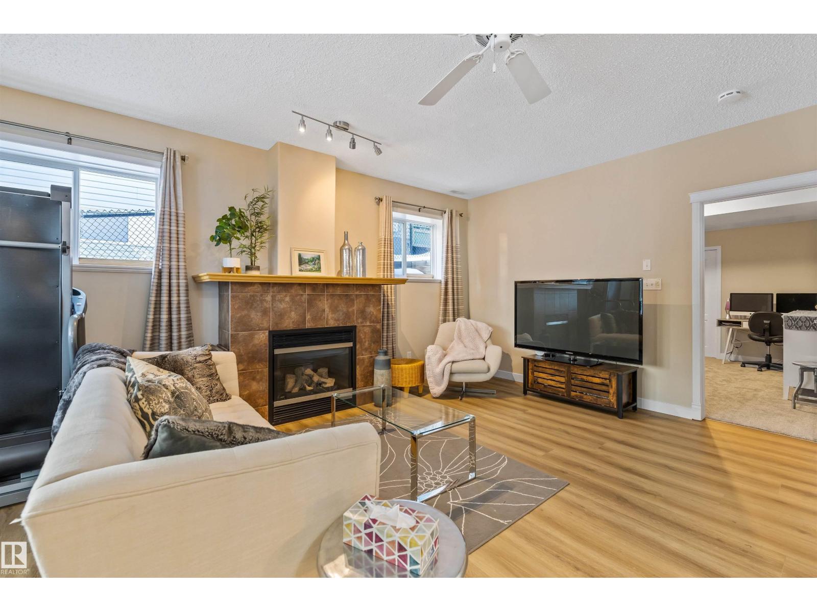 13 NEWBURY CO, St. Albert