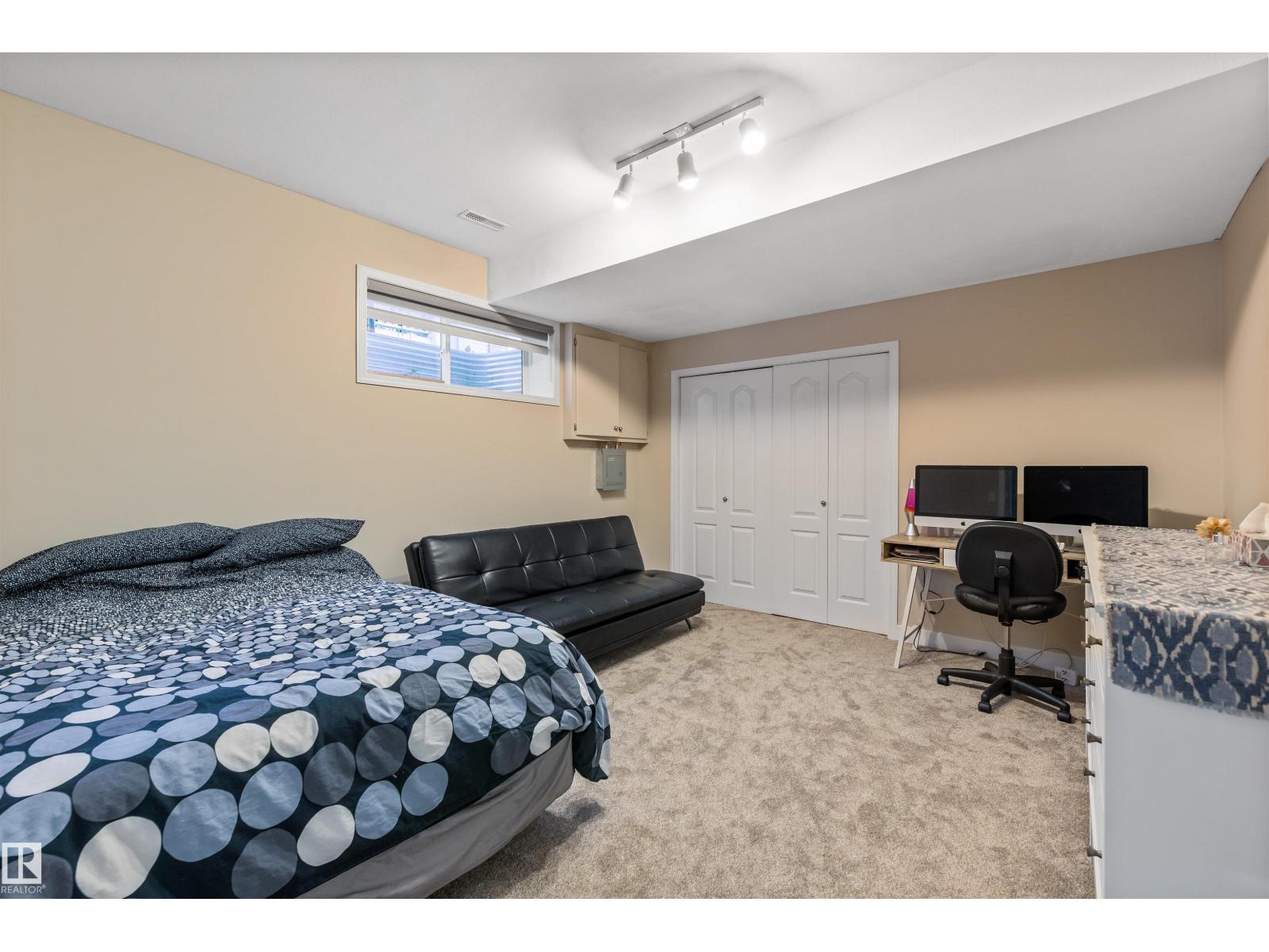 13 NEWBURY CO, St. Albert