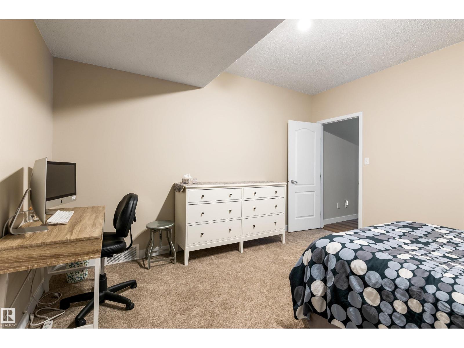 13 NEWBURY CO, St. Albert