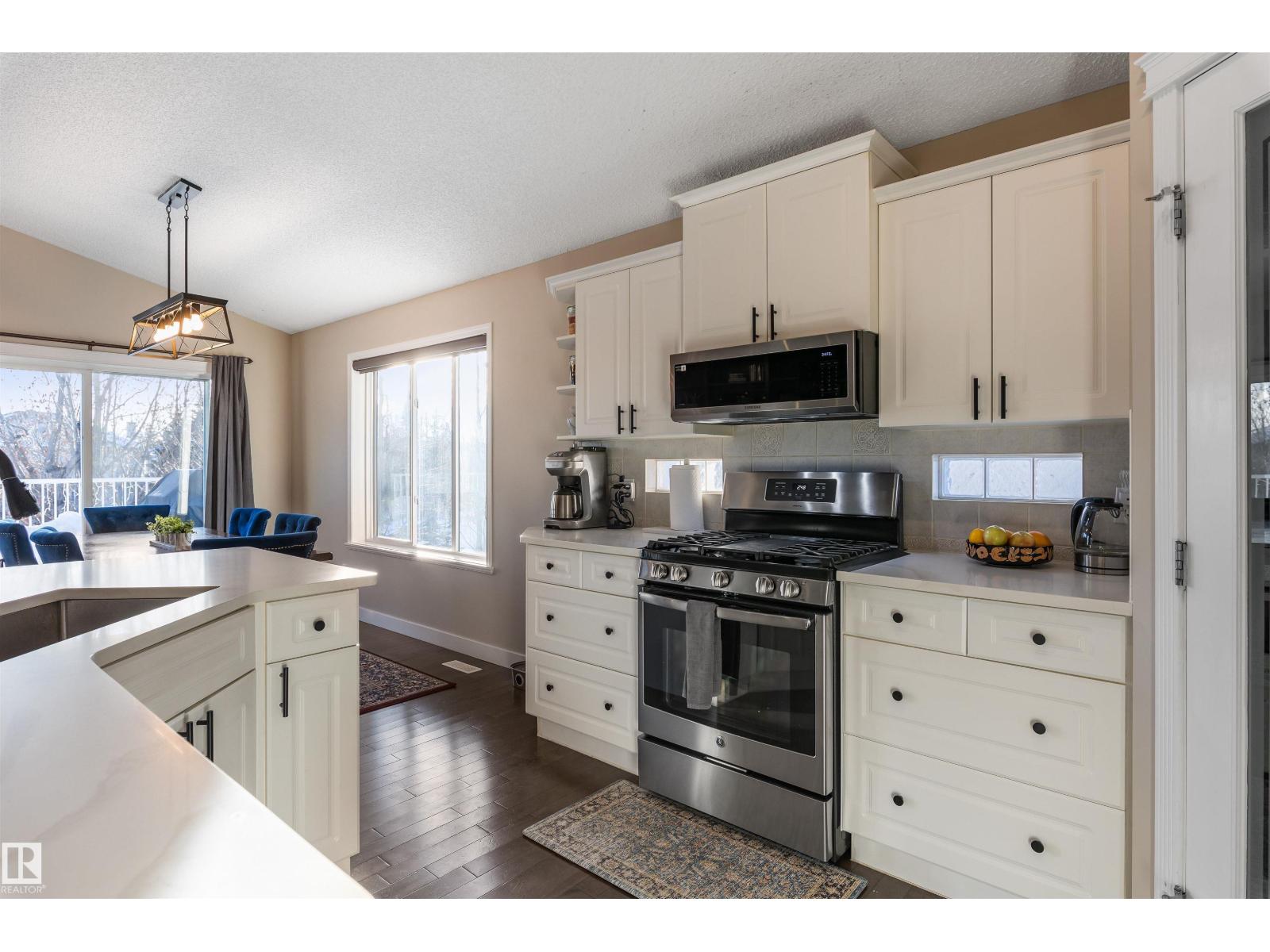 13 NEWBURY CO, St. Albert